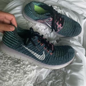 Nike flyknit running sneakers